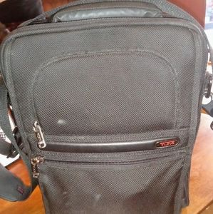 $400 Tumi Alpha Medium Travel Tote Black Ballistic Nylon Expandable G4 LIKE NEW